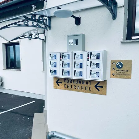 Panzio Route 87 - With Self Check In Taplanszentkereszt